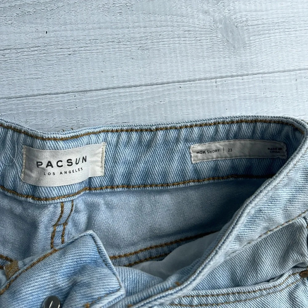 Pacsun Light Ripped Denim Mom Short Size 23 - Picture 3 of 4